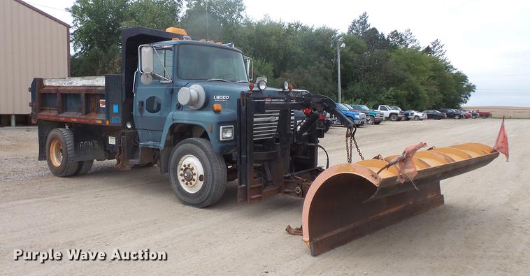 image for item DB8129 1994 Ford LN8000 dump truck