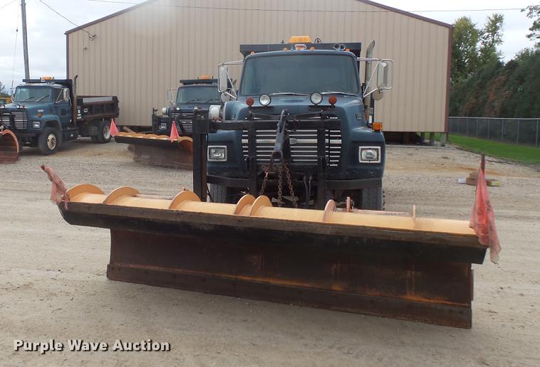 image for item DB8129 1994 Ford LN8000 dump truck