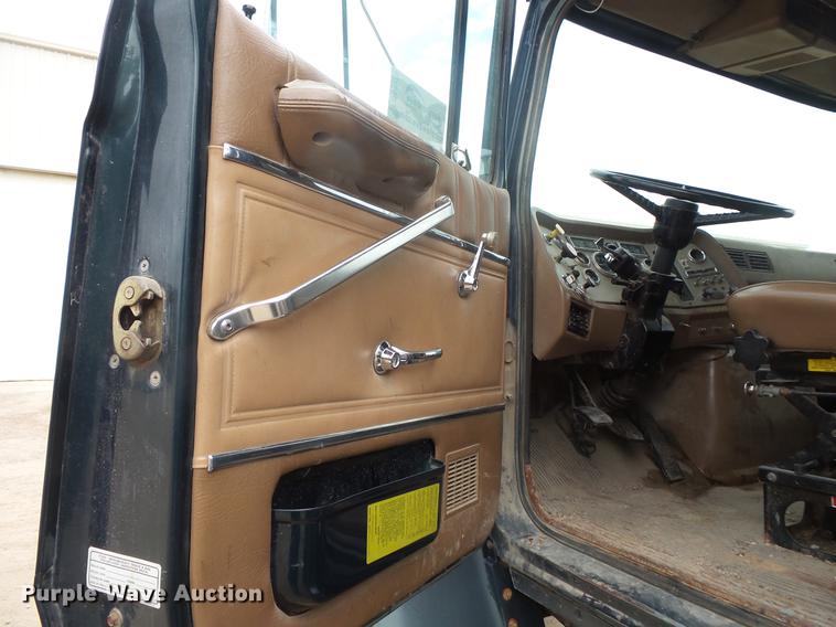 image for item DB8129 1994 Ford LN8000 dump truck