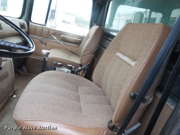 image for item DB8129 1994 Ford LN8000 dump truck