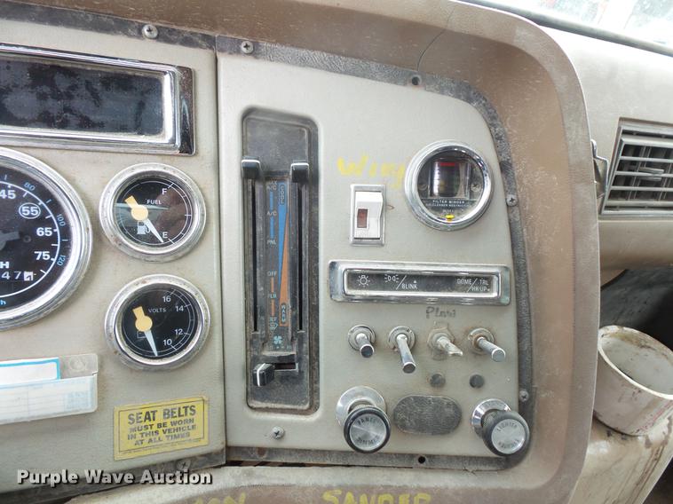 image for item DB8129 1994 Ford LN8000 dump truck