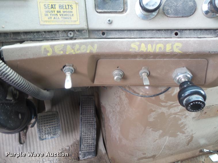 image for item DB8129 1994 Ford LN8000 dump truck