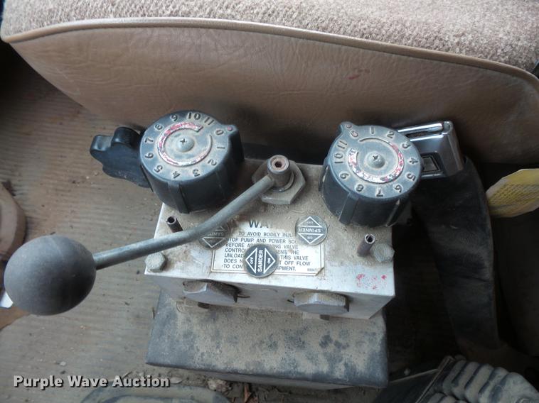 image for item DB8129 1994 Ford LN8000 dump truck