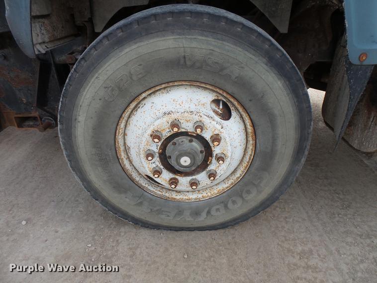 image for item DB8129 1994 Ford LN8000 dump truck