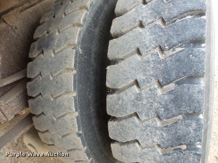 image for item DB8129 1994 Ford LN8000 dump truck