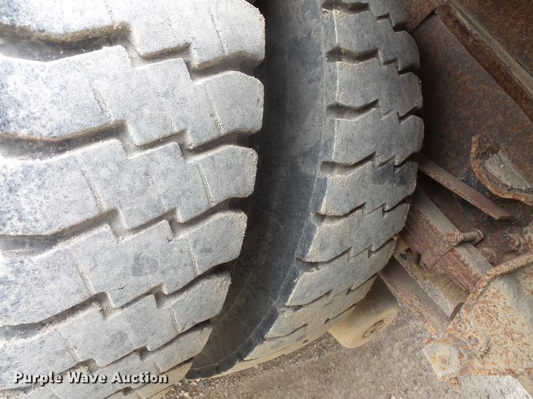 image for item DB8129 1994 Ford LN8000 dump truck