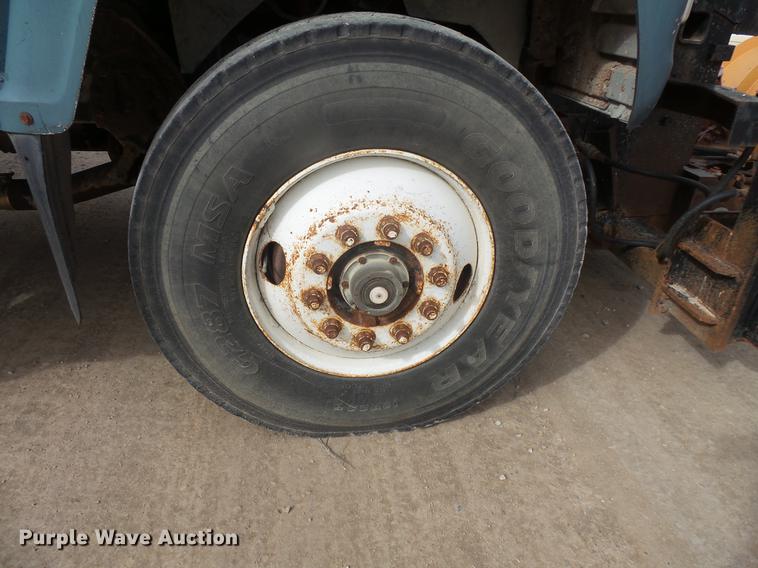 image for item DB8129 1994 Ford LN8000 dump truck