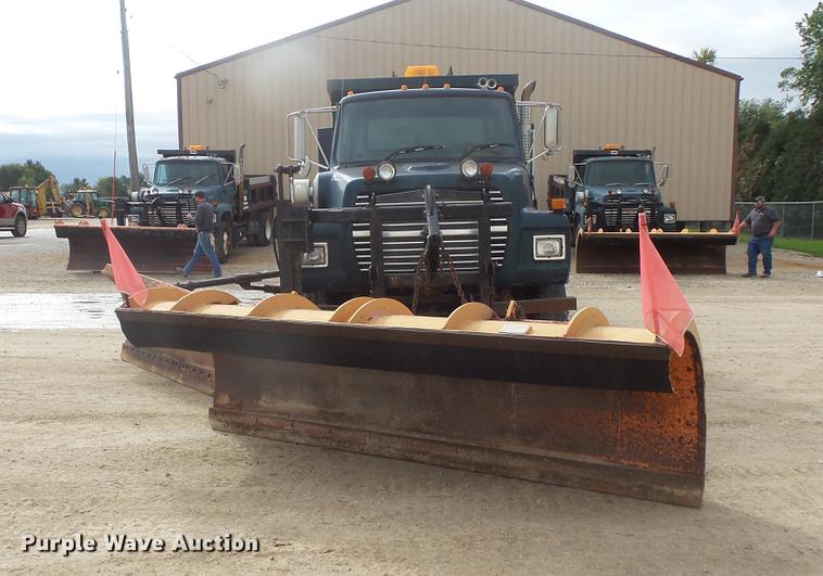 image for item DB8130 1997 Ford LN8000 dump truck