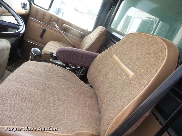 image for item DB8130 1997 Ford LN8000 dump truck