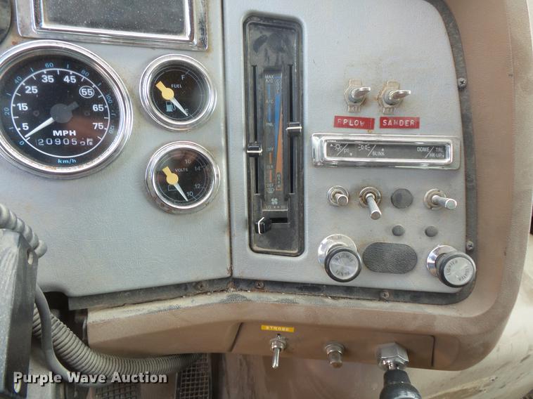 image for item DB8130 1997 Ford LN8000 dump truck