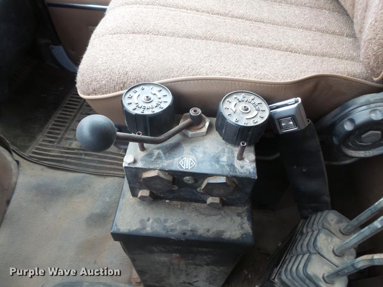 image for item DB8130 1997 Ford LN8000 dump truck