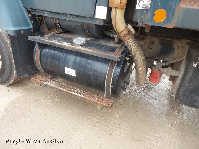 image for item DB8130 1997 Ford LN8000 dump truck