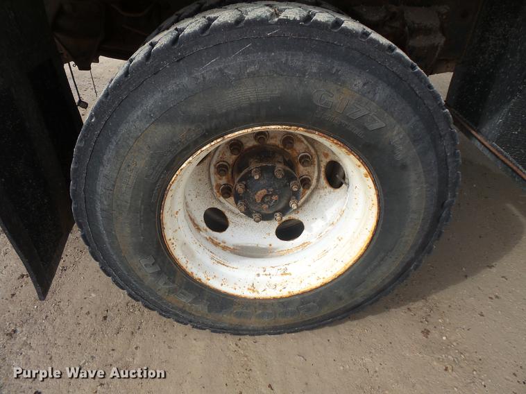 image for item DB8130 1997 Ford LN8000 dump truck