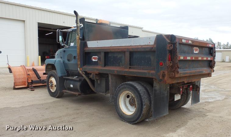 image for item DB8131 1994 Ford LN8000 dump truck