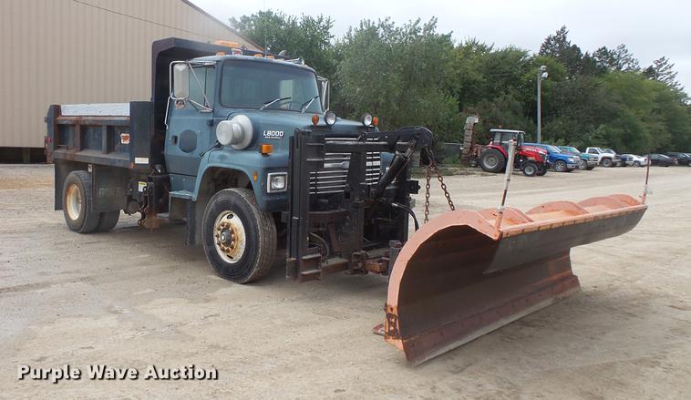 image for item DB8131 1994 Ford LN8000 dump truck
