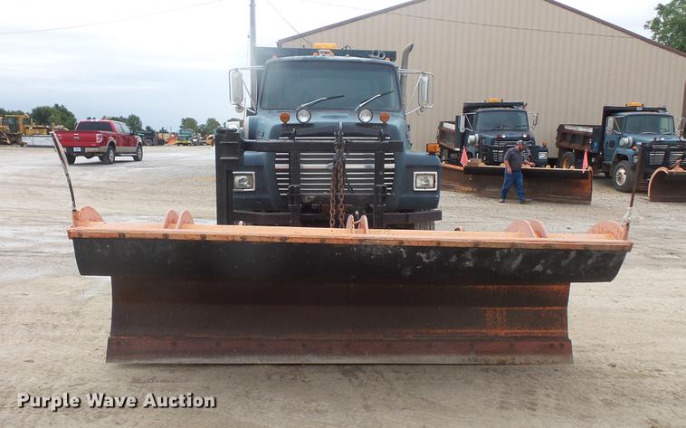 image for item DB8131 1994 Ford LN8000 dump truck