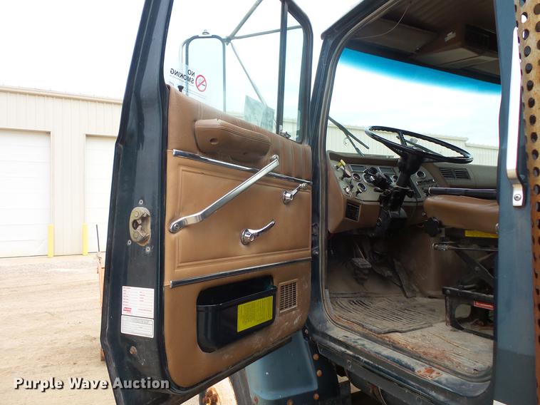 image for item DB8131 1994 Ford LN8000 dump truck