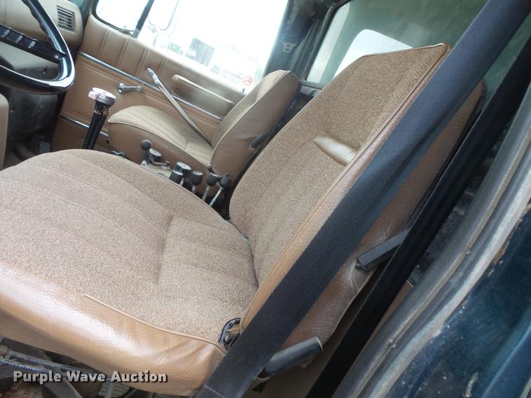 image for item DB8131 1994 Ford LN8000 dump truck