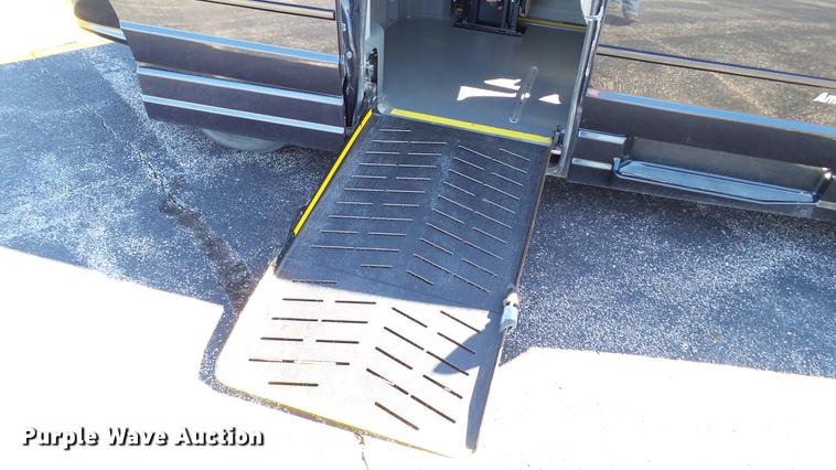 image for item DC1000 2013 Dodge Grand Caravan van