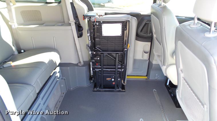 image for item DC1000 2013 Dodge Grand Caravan van