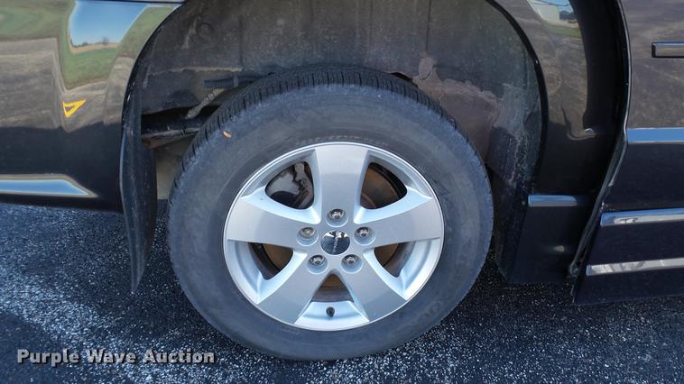 image for item DC1000 2013 Dodge Grand Caravan van