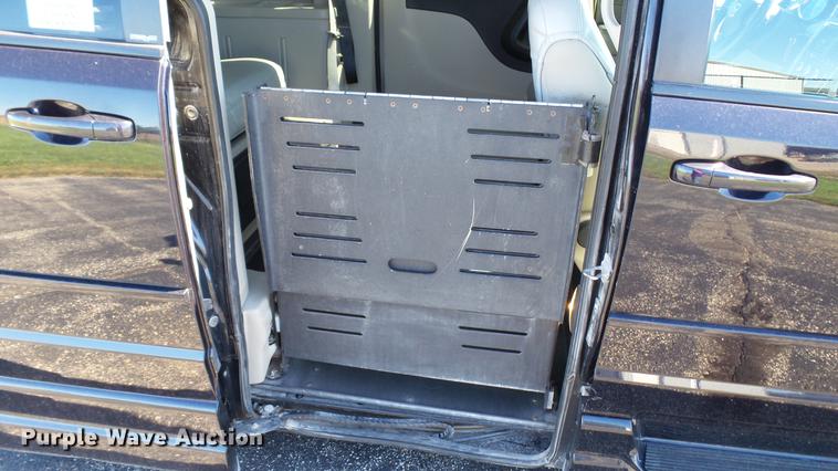 image for item DC1002 2011 Dodge Grand Caravan van