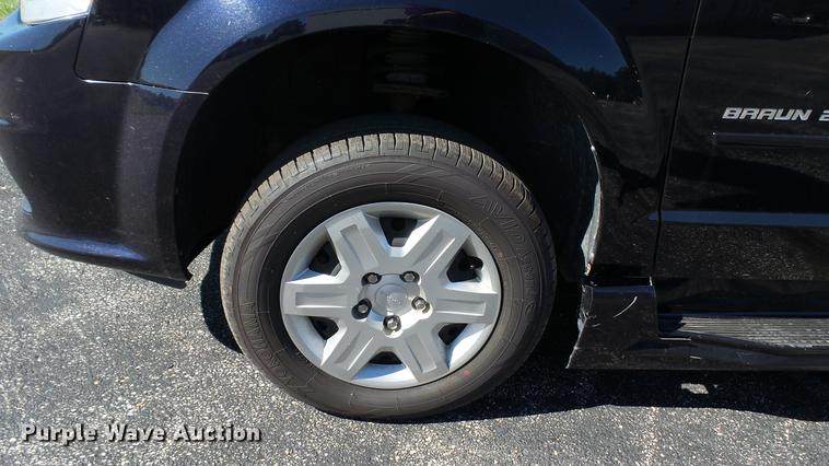 image for item DC1002 2011 Dodge Grand Caravan van