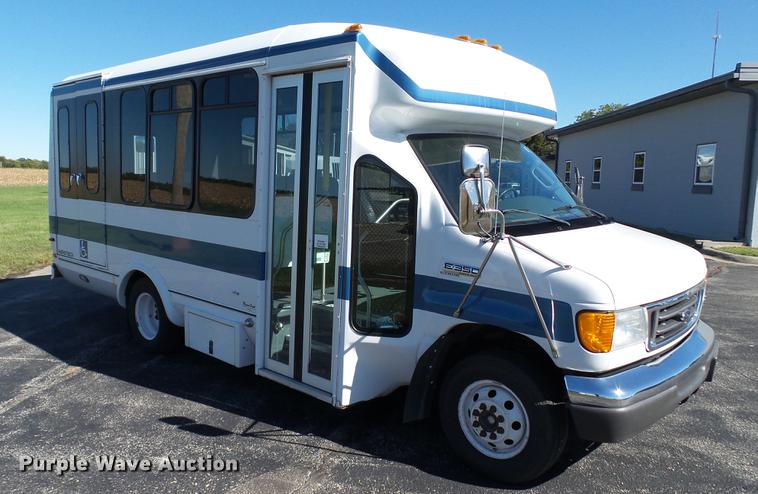 image for item DC1003 2006 Ford E350 Super Duty shuttle bus