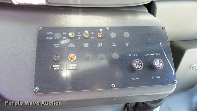 image for item DC1003 2006 Ford E350 Super Duty shuttle bus