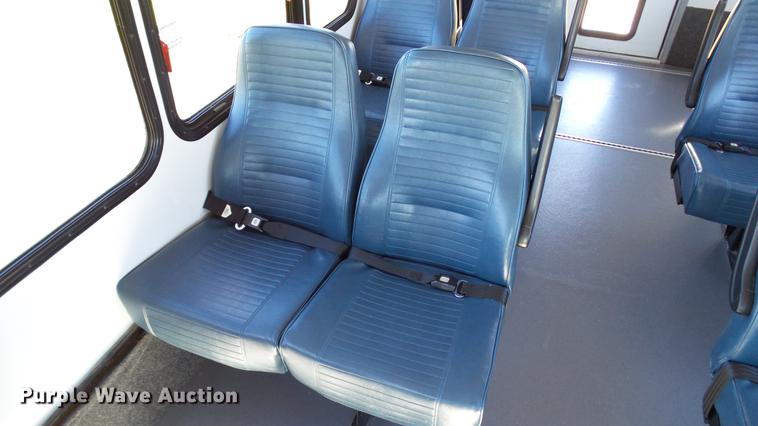 image for item DC1003 2006 Ford E350 Super Duty shuttle bus