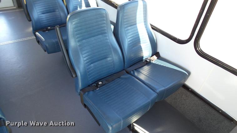 image for item DC1003 2006 Ford E350 Super Duty shuttle bus