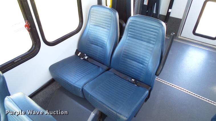 image for item DC1003 2006 Ford E350 Super Duty shuttle bus