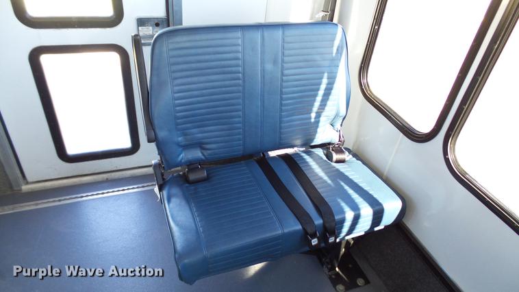 image for item DC1003 2006 Ford E350 Super Duty shuttle bus