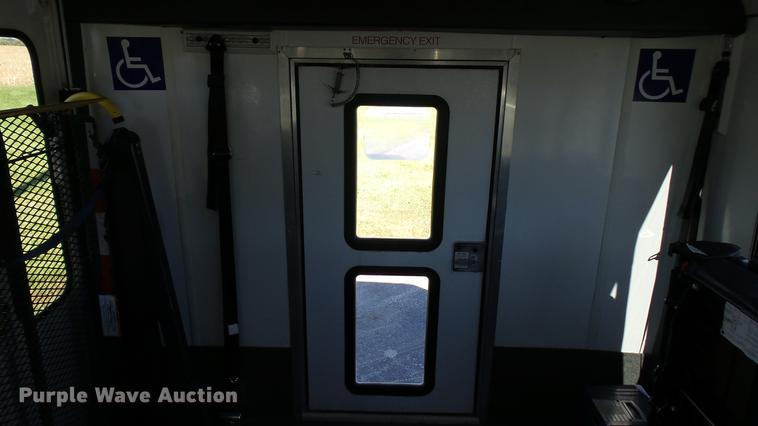 image for item DC1003 2006 Ford E350 Super Duty shuttle bus