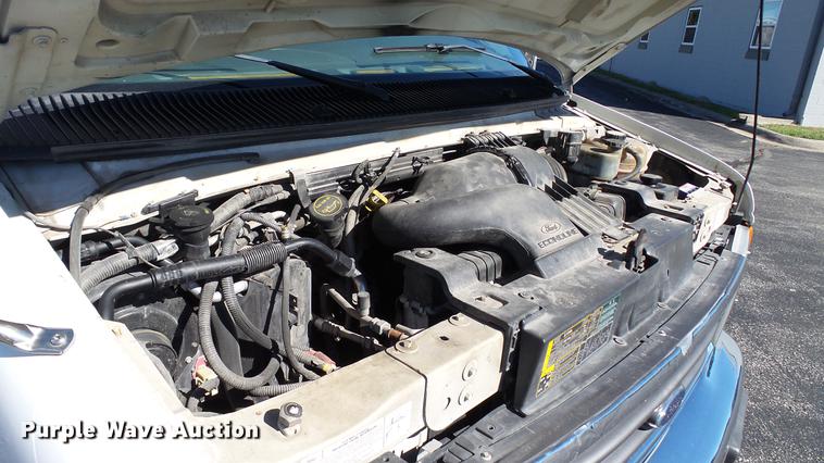 image for item DC1003 2006 Ford E350 Super Duty shuttle bus