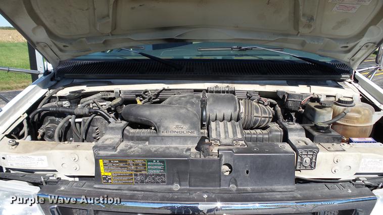 image for item DC1003 2006 Ford E350 Super Duty shuttle bus