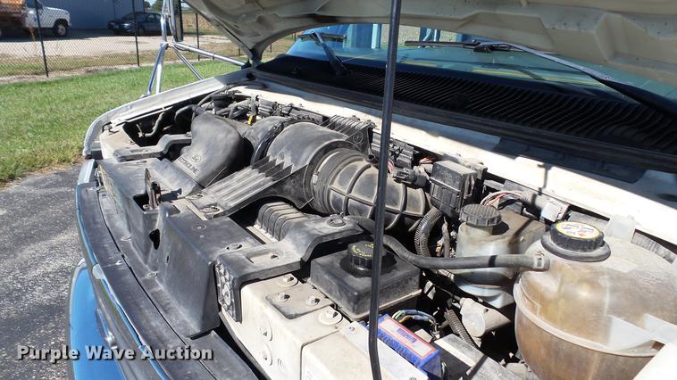 image for item DC1003 2006 Ford E350 Super Duty shuttle bus