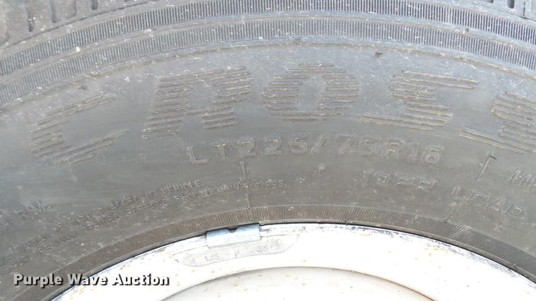 image for item DC1003 2006 Ford E350 Super Duty shuttle bus