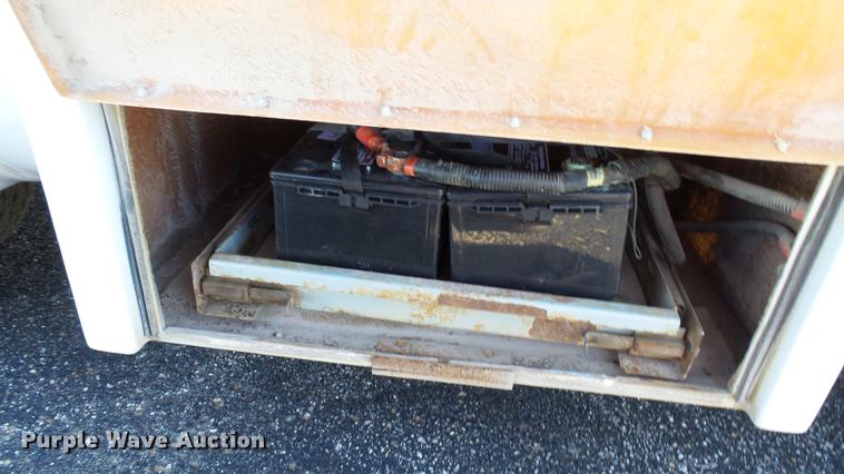 image for item DC1003 2006 Ford E350 Super Duty shuttle bus