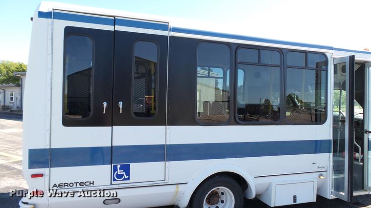 image for item DC1003 2006 Ford E350 Super Duty shuttle bus