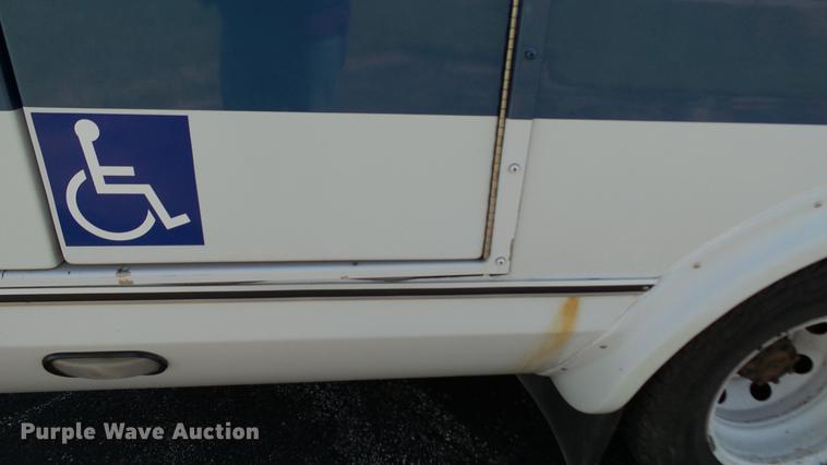 image for item DC1003 2006 Ford E350 Super Duty shuttle bus