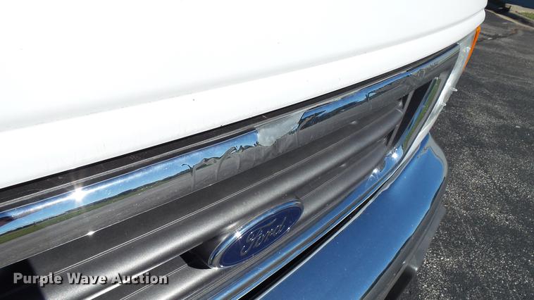 image for item DC1003 2006 Ford E350 Super Duty shuttle bus