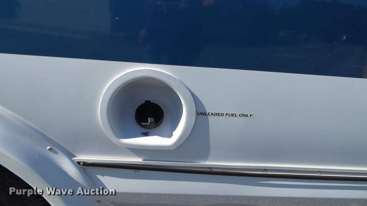 image for item DC1003 2006 Ford E350 Super Duty shuttle bus