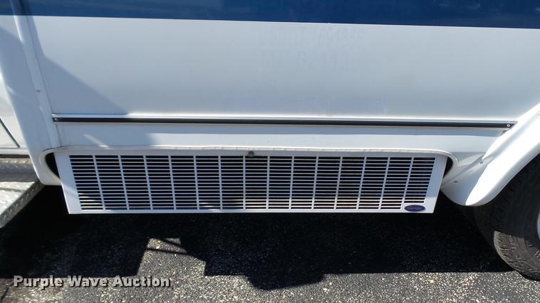 image for item DC1003 2006 Ford E350 Super Duty shuttle bus