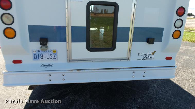 image for item DC1003 2006 Ford E350 Super Duty shuttle bus