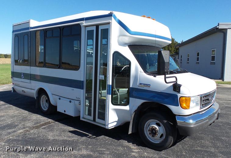 image for item DC1004 2007 Ford E350 Super Duty shuttle bus