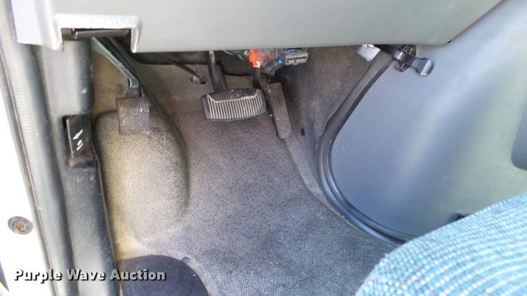 image for item DC1004 2007 Ford E350 Super Duty shuttle bus