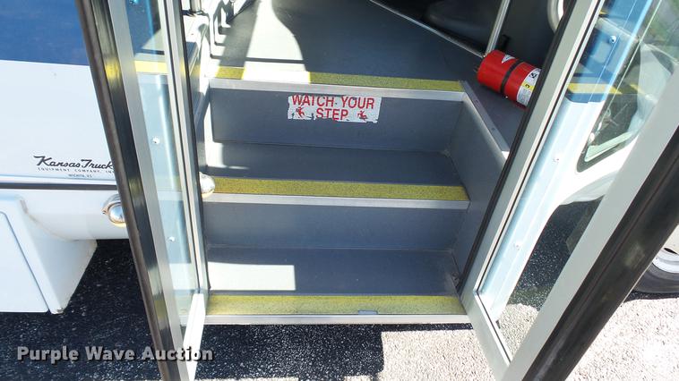 image for item DC1004 2007 Ford E350 Super Duty shuttle bus