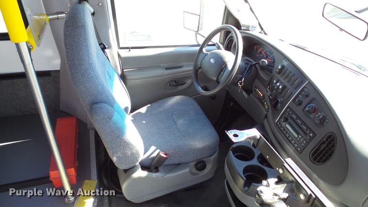 image for item DC1004 2007 Ford E350 Super Duty shuttle bus