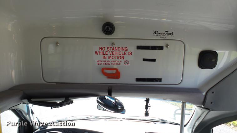 image for item DC1004 2007 Ford E350 Super Duty shuttle bus